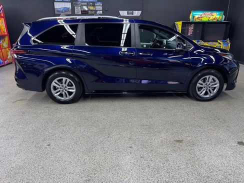 Used 2022 Toyota Sienna Limited AWD/4WD image 6