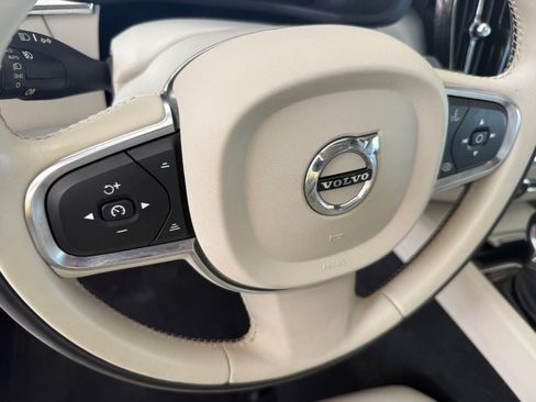 Used 2019 Volvo XC60 T5 Momentum w/ Premium Package FWD image 24