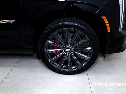 Used 2025 Cadillac Escalade V AWD/4WD image 41