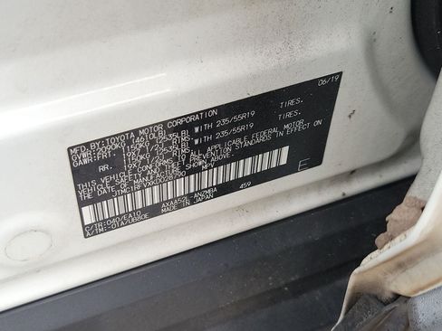 Used 2019 Toyota RAV4 XLE Premium w/ Cold Weather Package FWD image 33