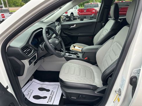 Used 2024 Ford Escape Platinum w/ Premium Technology Package AWD/4WD image 23