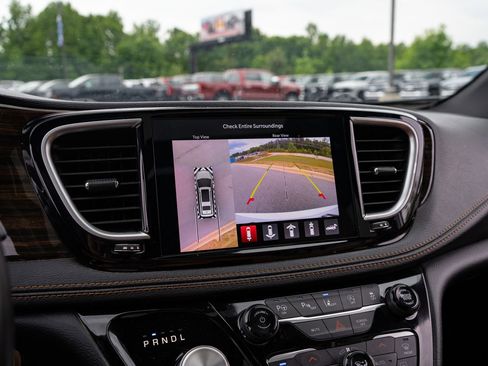 Used 2021 Chrysler Pacifica Pinnacle AWD/4WD image 26