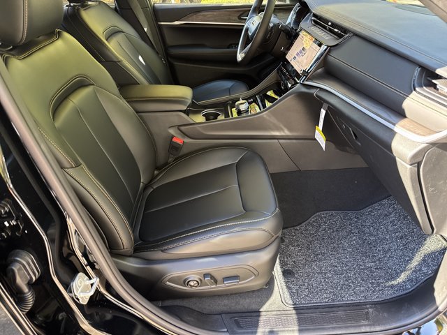 New 2026 Jeep Grand Cherokee Limited AWD/4WD image 13