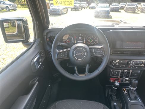 Used 2026 Jeep Gladiator Mojave AWD/4WD image 23