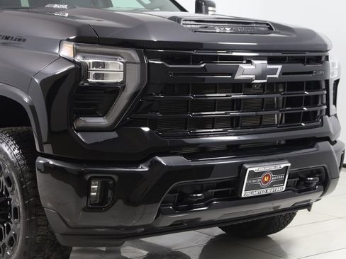 Used 2024 Chevrolet Silverado 2500 LT w/ Midnight Edition image 39