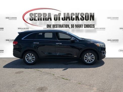Used 2016 Kia Sorento LX image 9