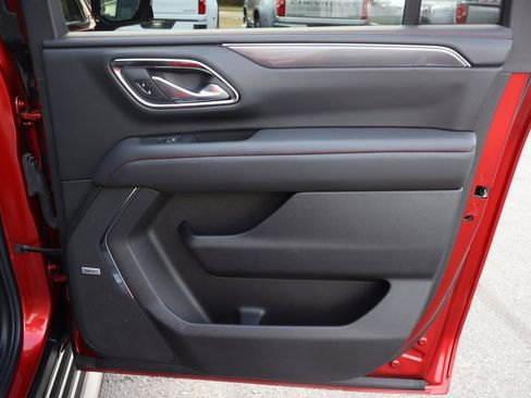 Used 2024 Chevrolet Suburban RST w/ Luxury Package image 33