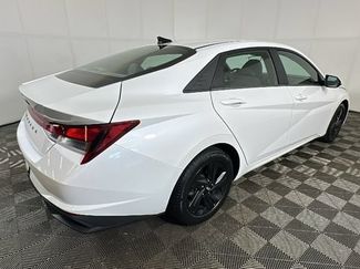 Used 2022 Hyundai Elantra SEL w/ Convenience Package FWD video 2