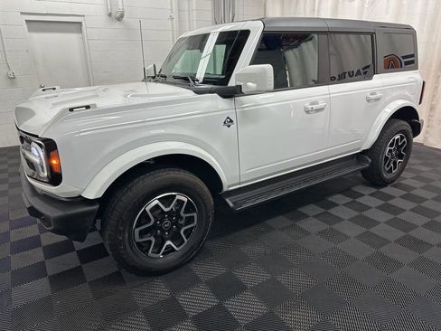 Used 2025 Ford Bronco Outer Banks AWD/4WD image 5
