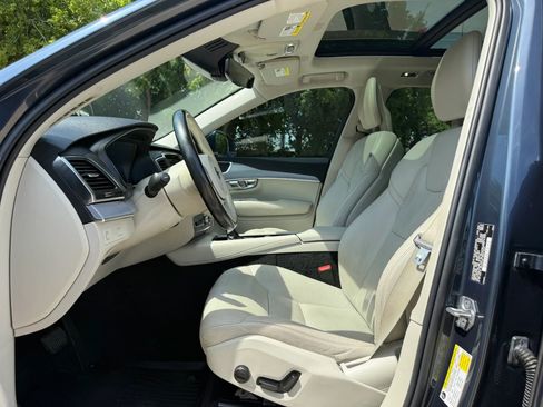 Used 2021 Volvo XC90 T5 Momentum w/ Protection Package Premier FWD image 9
