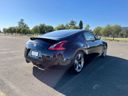 Used 2009 Nissan 370Z Coupe RWD image 6
