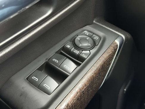 Used 2022 GMC Sierra 2500 Denali w/ Denali Black Diamond Edition image 18