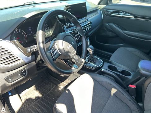 Used 2022 Kia Seltos S FWD image 20