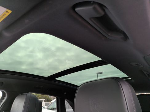 Used 2024 Porsche Macan image 29