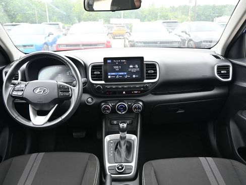 Used 2025 Hyundai Venue SEL FWD image 31