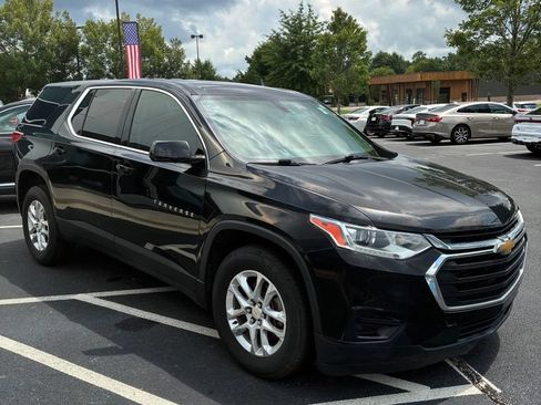 Used 2019 Chevrolet Traverse LS FWD image 3