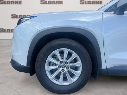 Used 2024 Toyota Grand Highlander AWD image 14