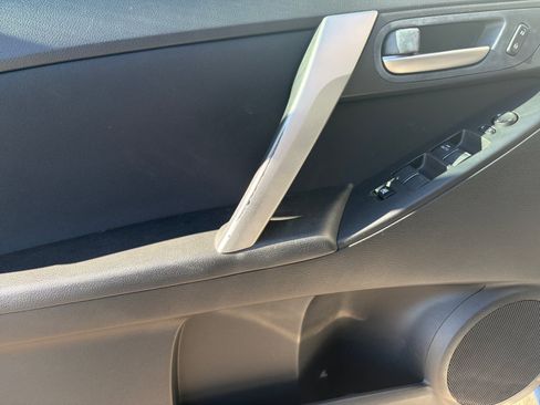 Used 2010 MAZDA MAZDA3 s Sport FWD image 12