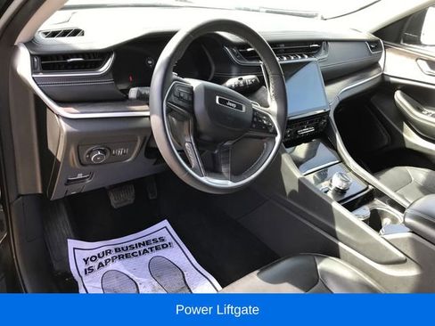 Used 2023 Jeep Grand Cherokee Limited AWD/4WD image 3