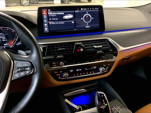 Used 2023 BMW 530i xDrive w/ Premium Package image 7