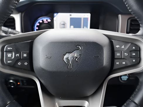 Used 2023 Ford Bronco Outer Banks AWD/4WD image 19