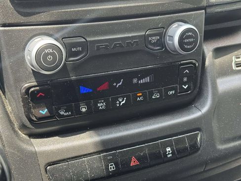 Used 2025 RAM ProMaster 2500 w/ U-Haul Equipment Group FWD image 30