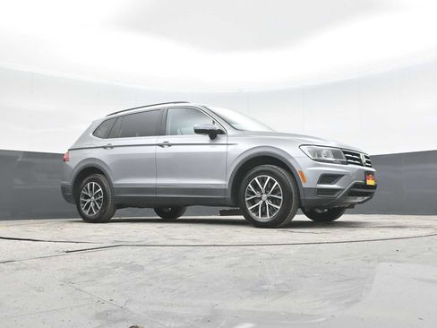 Used 2020 Volkswagen Tiguan SE AWD/4WD image 28