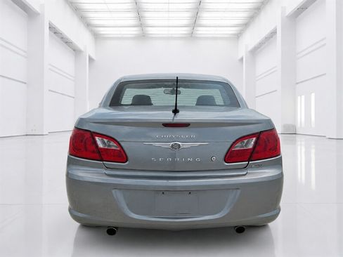 Used 2010 Chrysler Sebring Limited FWD image 5