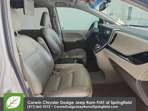 Used 2016 Toyota Sienna L image 32