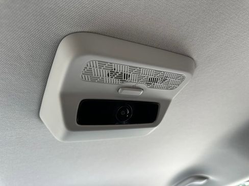 New 2025 Kia Carnival EX image 17