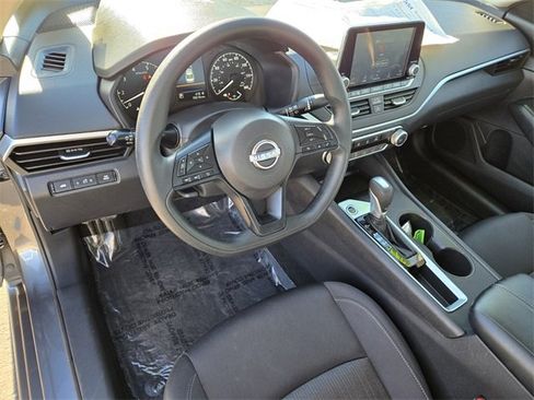Used 2025 Nissan Altima 2.5 S image 10