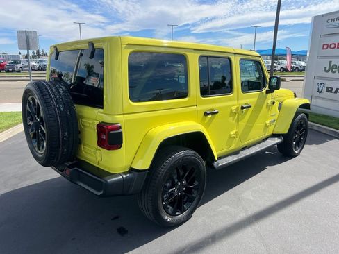 Used 2023 Jeep Wrangler Unlimited Sahara AWD/4WD image 15