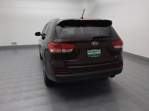 Used 2016 Kia Sorento LX image 6