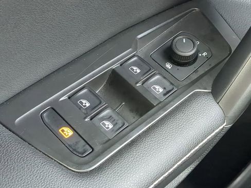 Used 2024 Volkswagen Tiguan S image 23