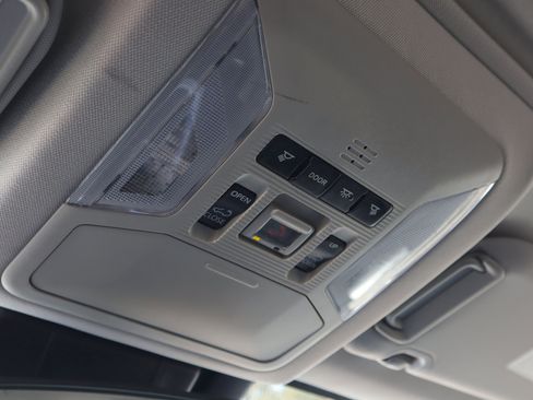 Used 2021 Toyota RAV4 XLE Premium image 20