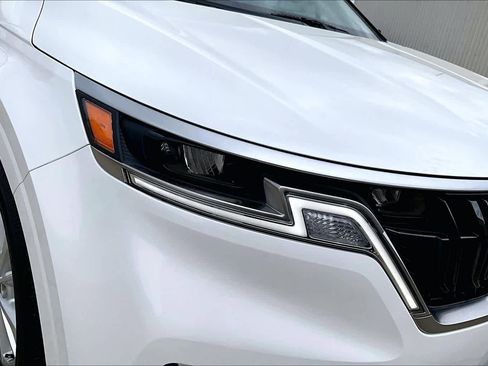 Certified 2024 Kia Carnival LX image 26