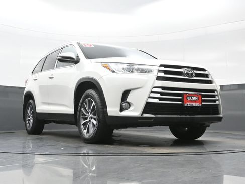 Used 2019 Toyota Highlander XLE AWD/4WD image 28