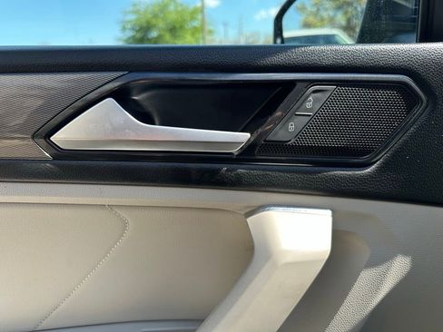 Used 2022 Volkswagen Tiguan SE image 30