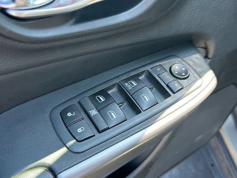 Used 2019 Jeep Cherokee Latitude w/ Popular Appearance Group AWD/4WD image 14