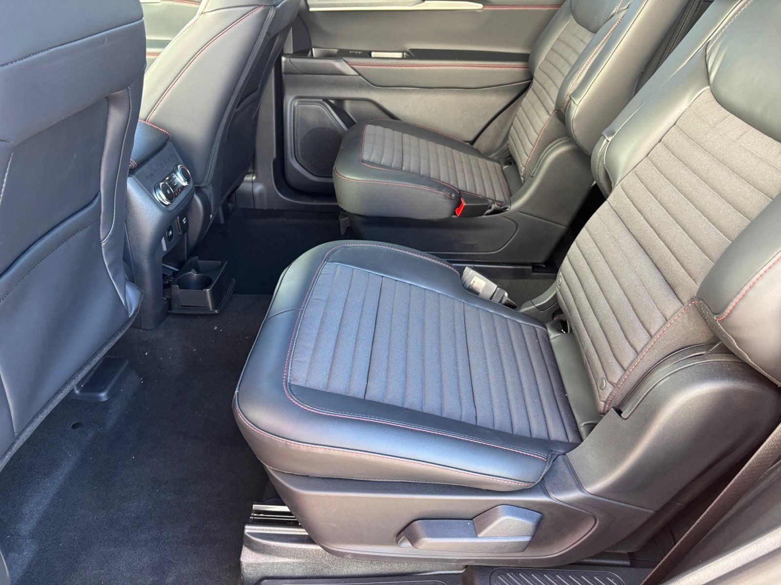 New 2025 Ford Explorer ST-Line w/ Premium Package RWD image 17