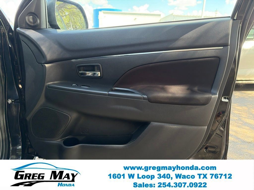 Used 2025 Mitsubishi Outlander Sport LE AWD/4WD image 12