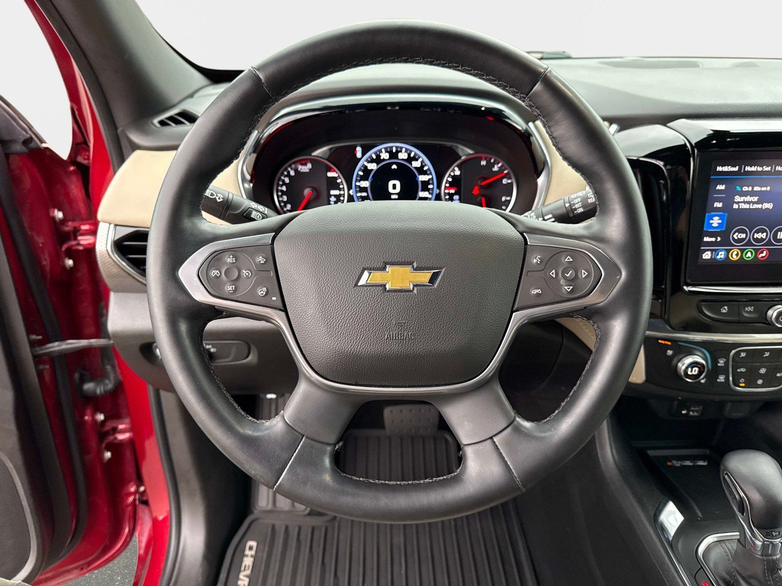 Used 2023 Chevrolet Traverse Premier FWD image 28