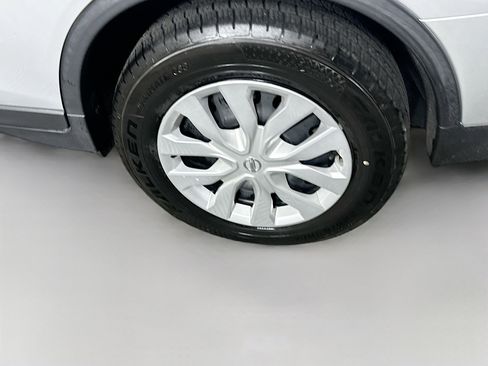 Used 2020 Nissan Rogue S FWD image 11