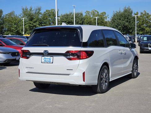 New 2026 Honda Odyssey Touring image 4