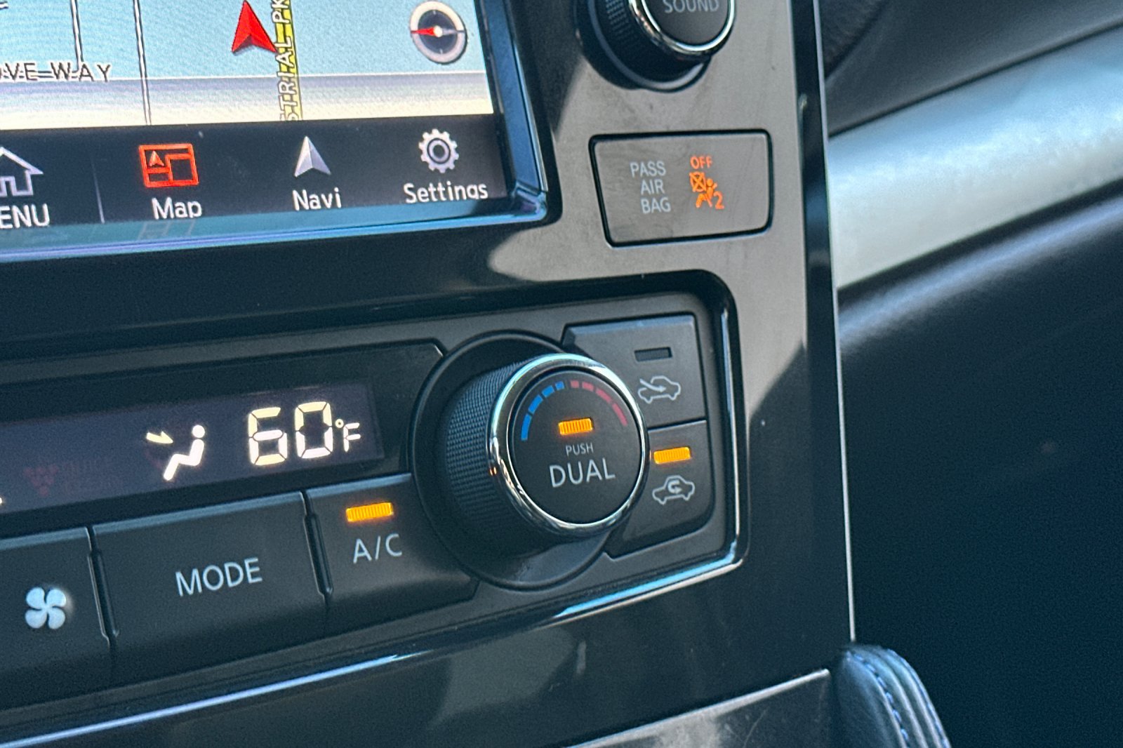 Used 2018 Nissan Maxima SR w/ Interior Lighting Package FWD image 29
