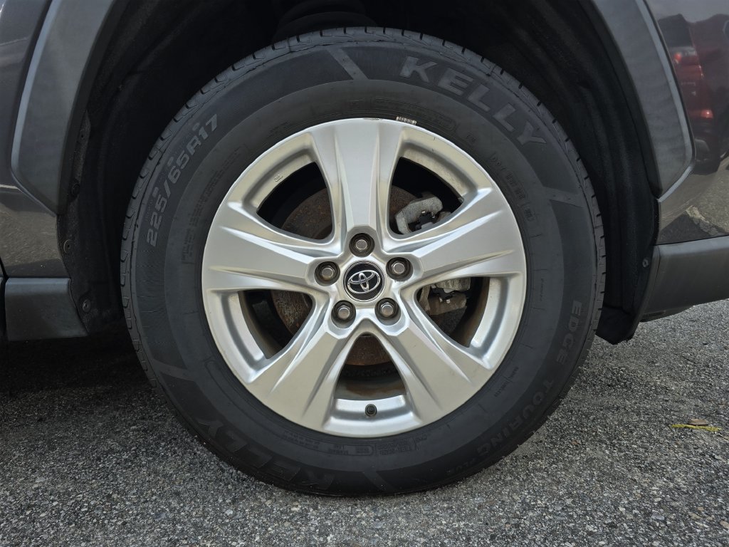 Used 2021 Toyota RAV4 XLE FWD image 8