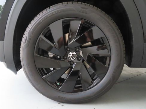 New 2026 Volkswagen Atlas Cross Sport SE FWD image 27