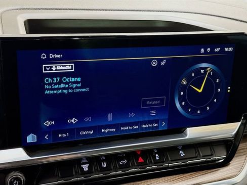 Used 2024 Chevrolet Silverado 2500 LT w/ Convenience Package image 16