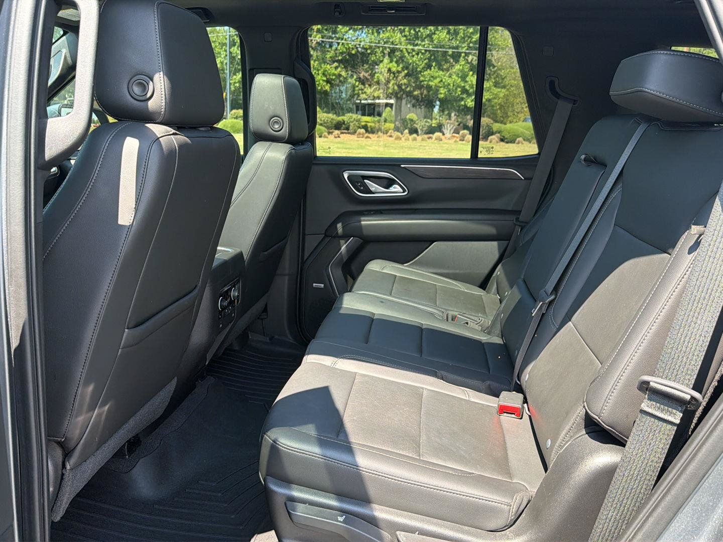 Used 2021 Chevrolet Tahoe Z71 w/ Z71 Signature Package AWD/4WD image 11