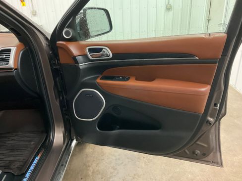 Used 2018 Jeep Grand Cherokee Summit AWD/4WD image 31
